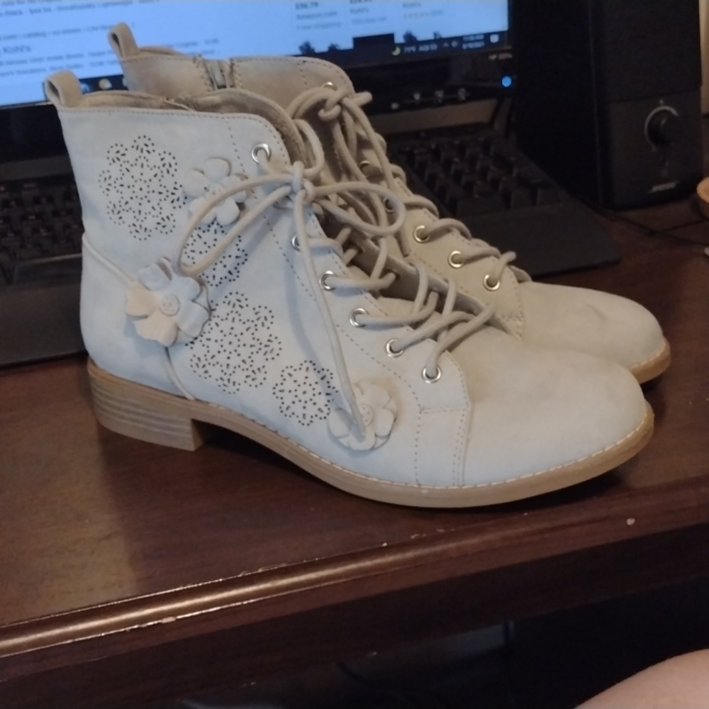 SO Shoes boots grey size 9 1/2